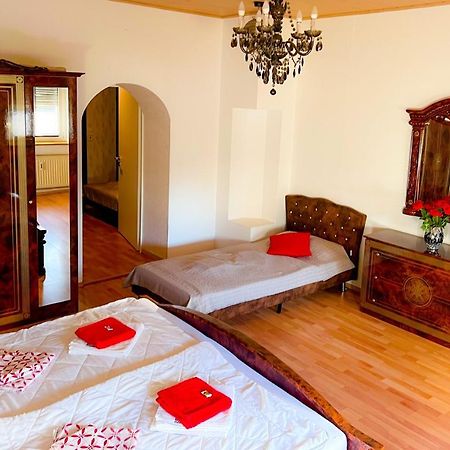"Casa20200" 2 X Apartments Je 150Qm Fuer Business, Familien, Gruppen, Handwerker 15Min Von Berlin, Erdbeerhof, Outlet B5, 5Min Vom See Falkensee !! 2 Apartment Each 150Qm For Business , Families 15Min From Berlin!! المظهر الخارجي الصورة