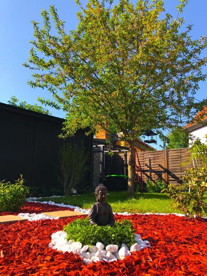 "Casa20200" 2 X Apartments Je 150Qm Fuer Business, Familien, Gruppen, Handwerker 15Min Von Berlin, Erdbeerhof, Outlet B5, 5Min Vom See Falkensee !! 2 Apartment Each 150Qm For Business , Families 15Min From Berlin!! المظهر الخارجي الصورة