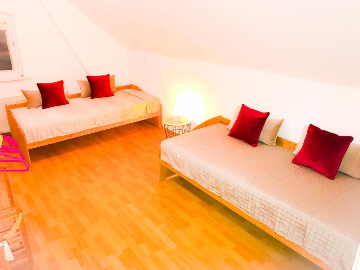 "Casa20200" 2 X Apartments Je 150Qm Fuer Business, Familien, Gruppen, Handwerker 15Min Von Berlin, Erdbeerhof, Outlet B5, 5Min Vom See Falkensee !! 2 Apartment Each 150Qm For Business , Families 15Min From Berlin!! المظهر الخارجي الصورة