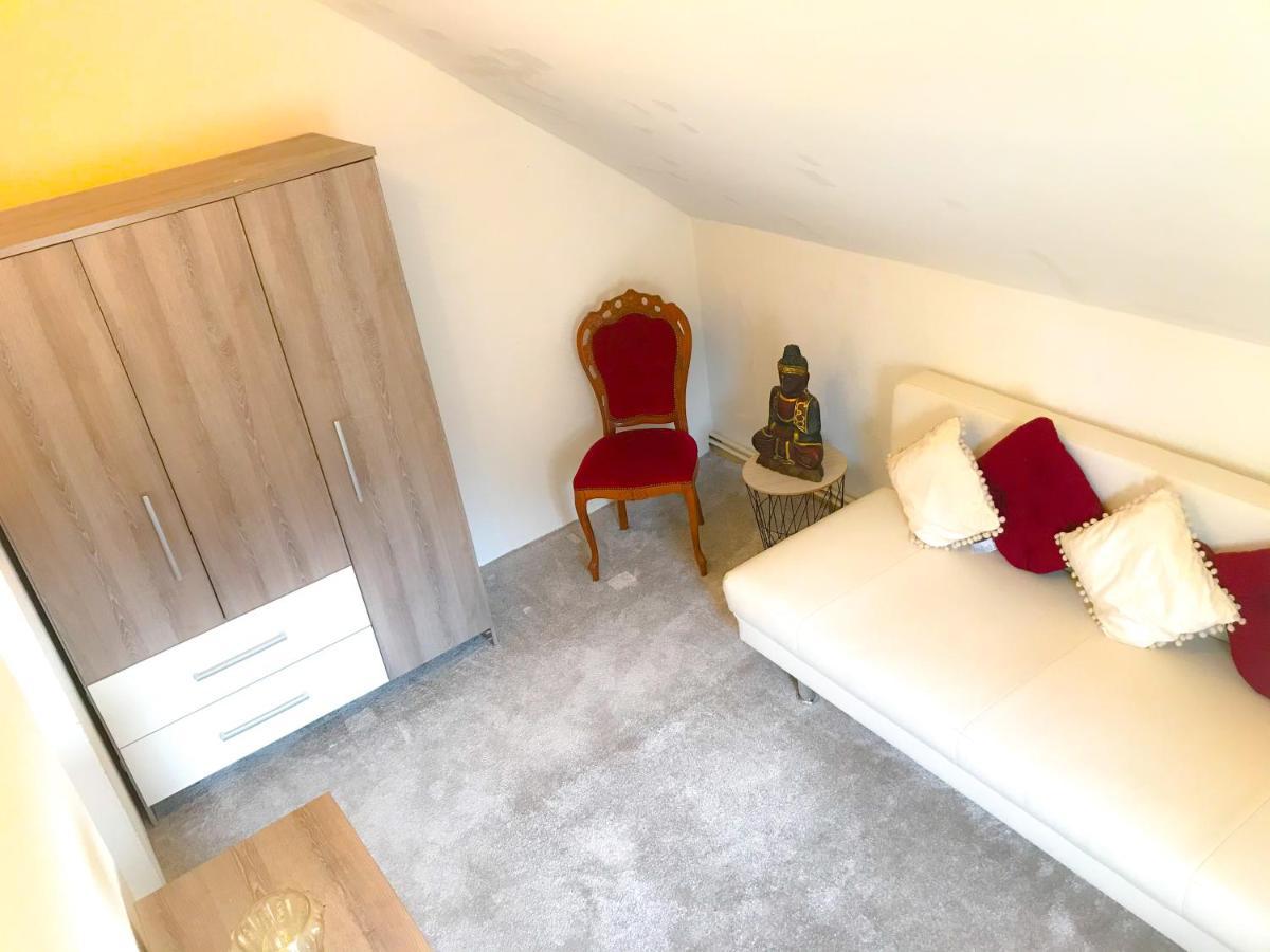 "Casa20200" 2 X Apartments Je 150Qm Fuer Business, Familien, Gruppen, Handwerker 15Min Von Berlin, Erdbeerhof, Outlet B5, 5Min Vom See Falkensee !! 2 Apartment Each 150Qm For Business , Families 15Min From Berlin!! المظهر الخارجي الصورة