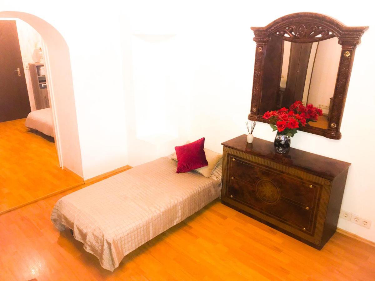 "Casa20200" 2 X Apartments Je 150Qm Fuer Business, Familien, Gruppen, Handwerker 15Min Von Berlin, Erdbeerhof, Outlet B5, 5Min Vom See Falkensee !! 2 Apartment Each 150Qm For Business , Families 15Min From Berlin!! المظهر الخارجي الصورة
