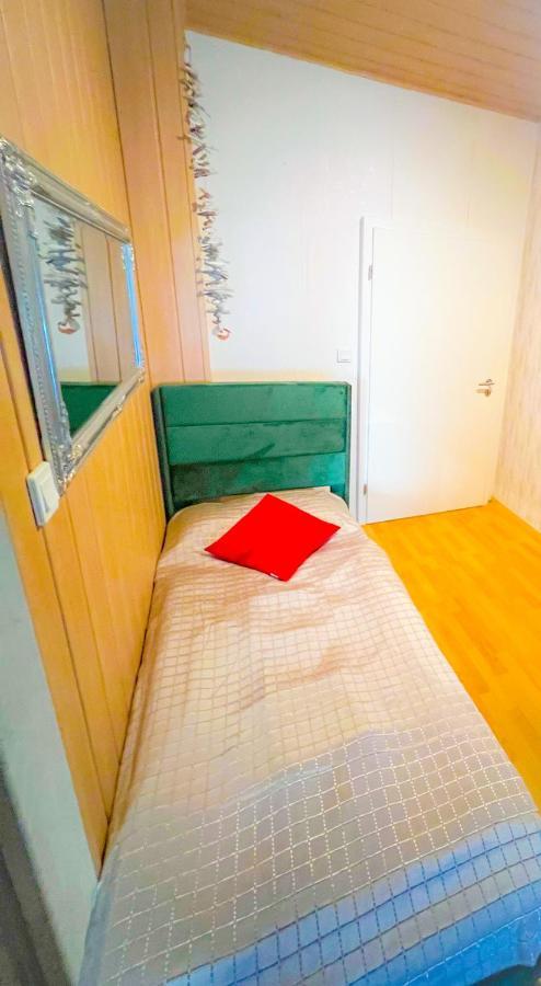 "Casa20200" 2 X Apartments Je 150Qm Fuer Business, Familien, Gruppen, Handwerker 15Min Von Berlin, Erdbeerhof, Outlet B5, 5Min Vom See Falkensee !! 2 Apartment Each 150Qm For Business , Families 15Min From Berlin!! المظهر الخارجي الصورة